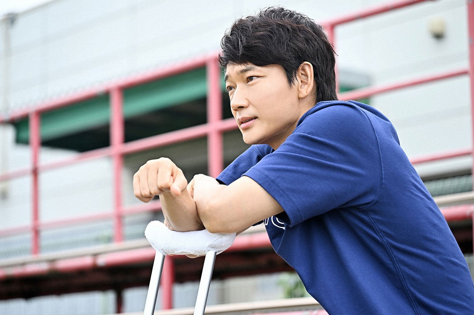 綾野剛／「オールドルーキー」第6話より（C）TBS