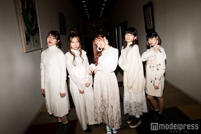Little Glee Monster(左から)かれん、MAYU、芹奈、manaka、アサヒ