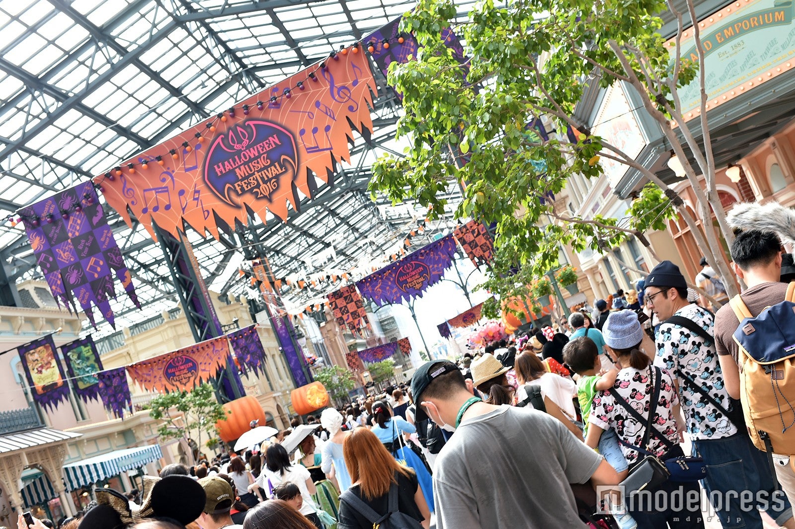 賑わうパークの様子（C）モデルプレス