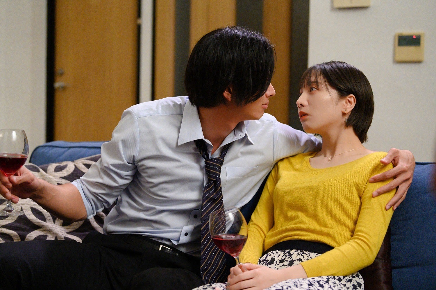 野村祐希、能條愛未「私が獣になった夜～名前のない関係～」（C）AbemaTV, Inc.