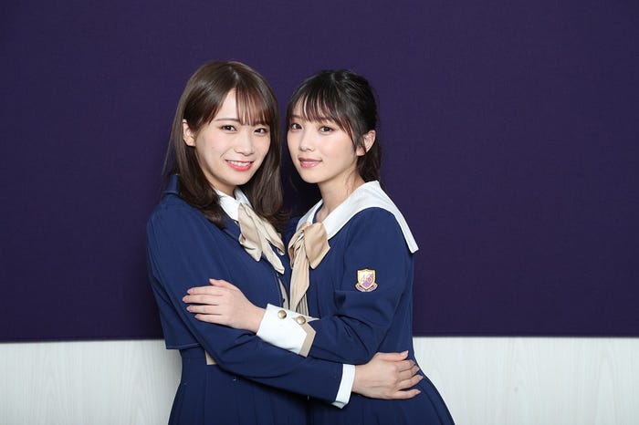 秋元真夏、与田祐希(C)日刊スポーツ新聞社