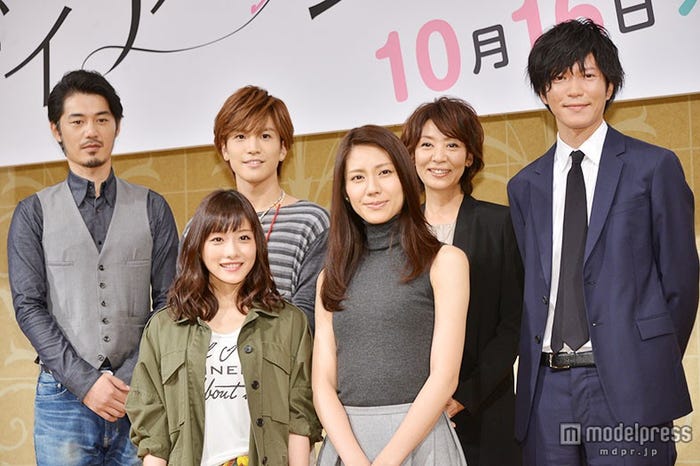 (前列左から)石原さとみ、松下奈緒、(後列左から)平山浩行、岩田剛典、片平なぎさ、田辺誠一