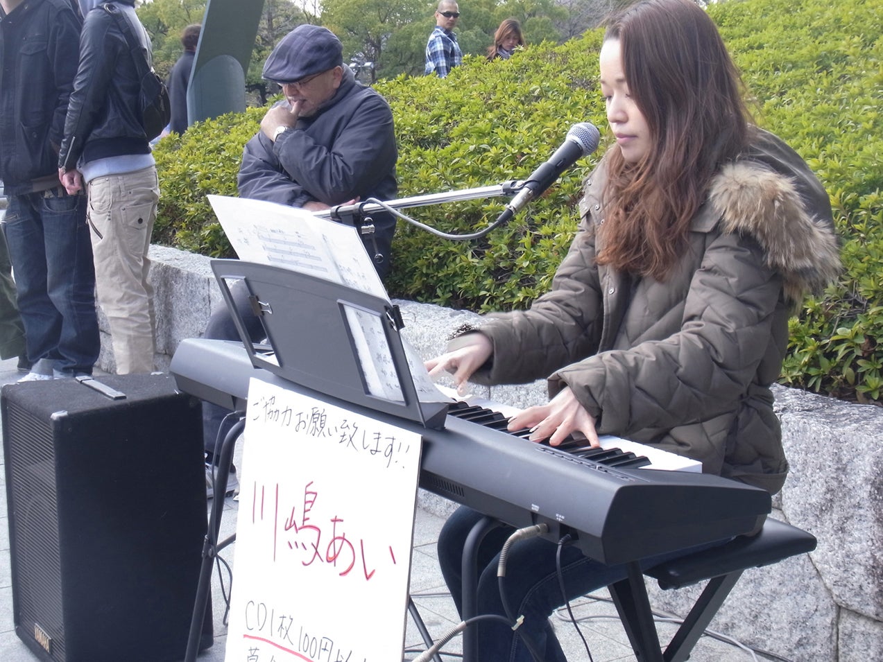 川嶋あい、6年ぶりの路上ライブで被災者へエール