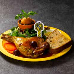 ハッフルパフ プレート(ローストチキン)2,800円(税込)※ドリンク付き/提供画像