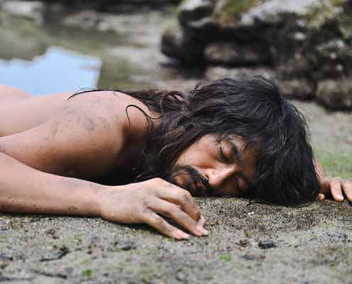 斎藤工、衝撃の“全裸漂着シーン”公開 「漂着者」クランクイン