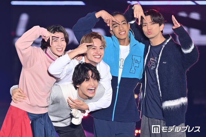 Aぇ! group、シークレットで「ガルアワ」登場 デビュー決定後初ランウェイ【GirlsAward 2024 S／S】