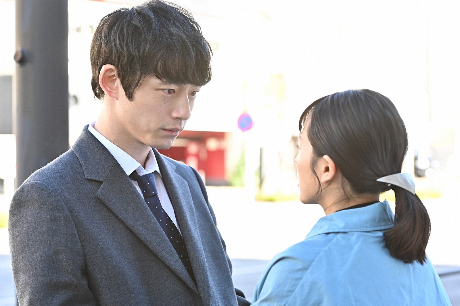 坂口健太郎、清野菜名／「婚姻届に判を捺しただけですが」第8話より（C）TBS