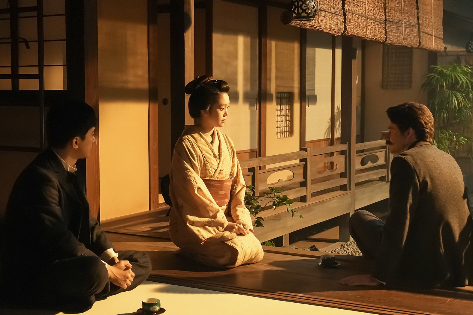 吉沢亮、高石あかり、トミー・バストウ（C）NHK