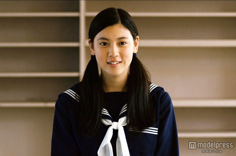 三吉彩花／場面カット（C）2012「旅立ちの島唄～十五の春～」製作委員会