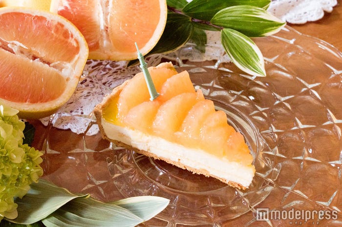 ピンクグレープフルーツとチーズムースのタルト(カット)