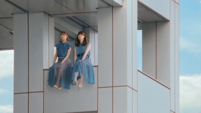 乃木坂46「踏んでしまった」Music Videoより(提供写真)