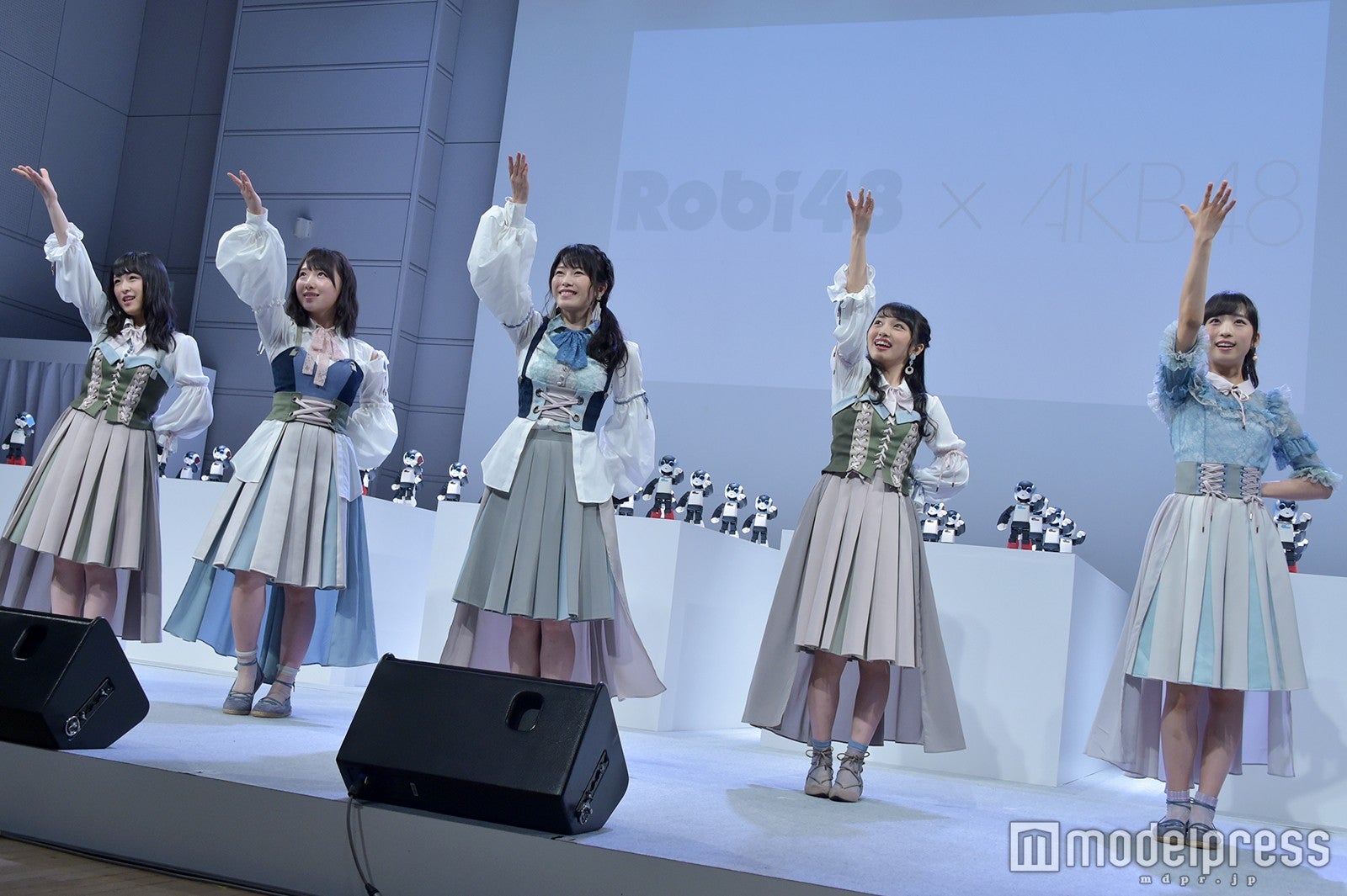 川本紗矢、高橋朱里、横山由依、向井地美音、小栗有以 （C）モデルプレス