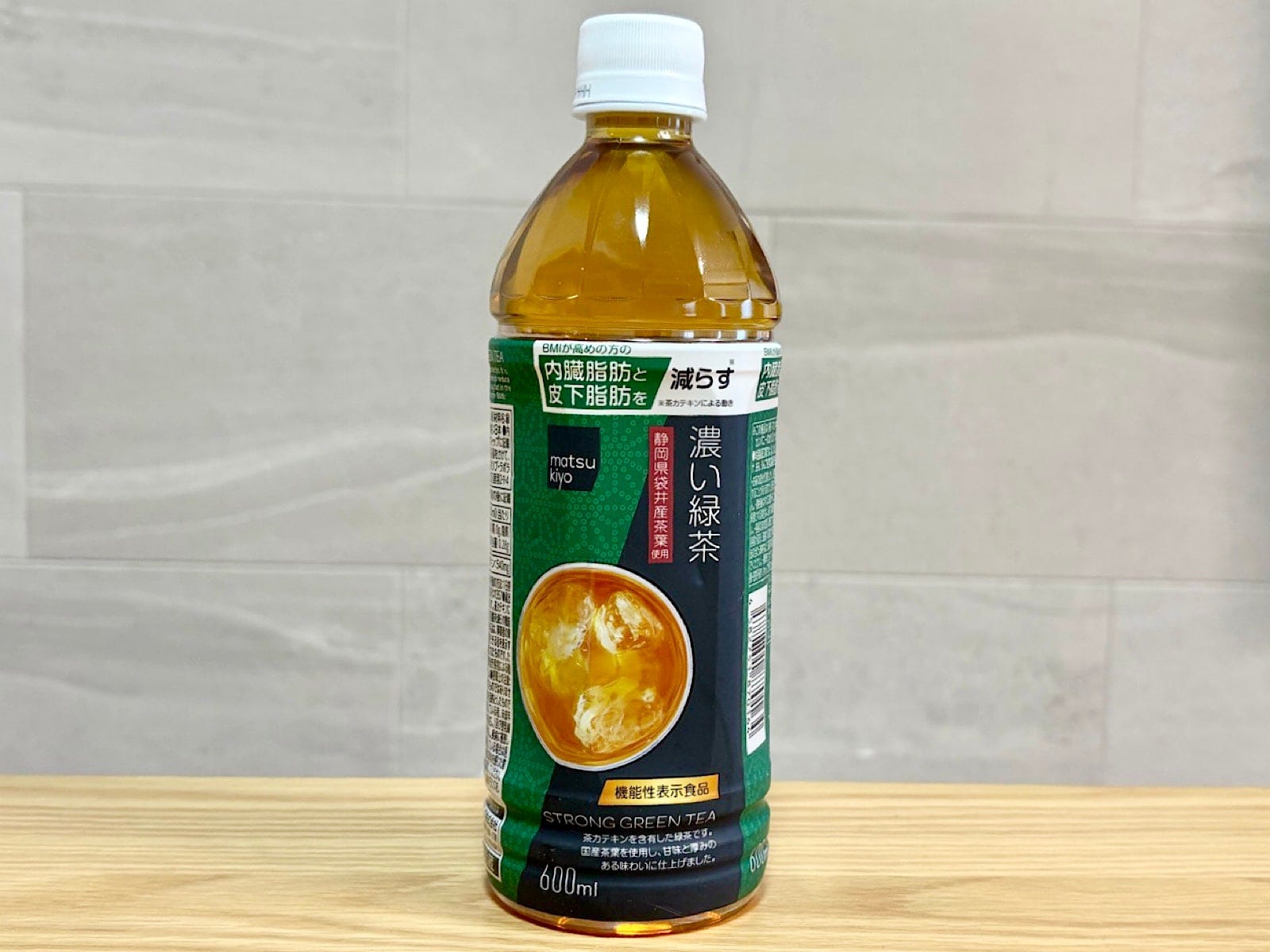「matsukiyo 濃い緑茶」600ml 102円（税込） 