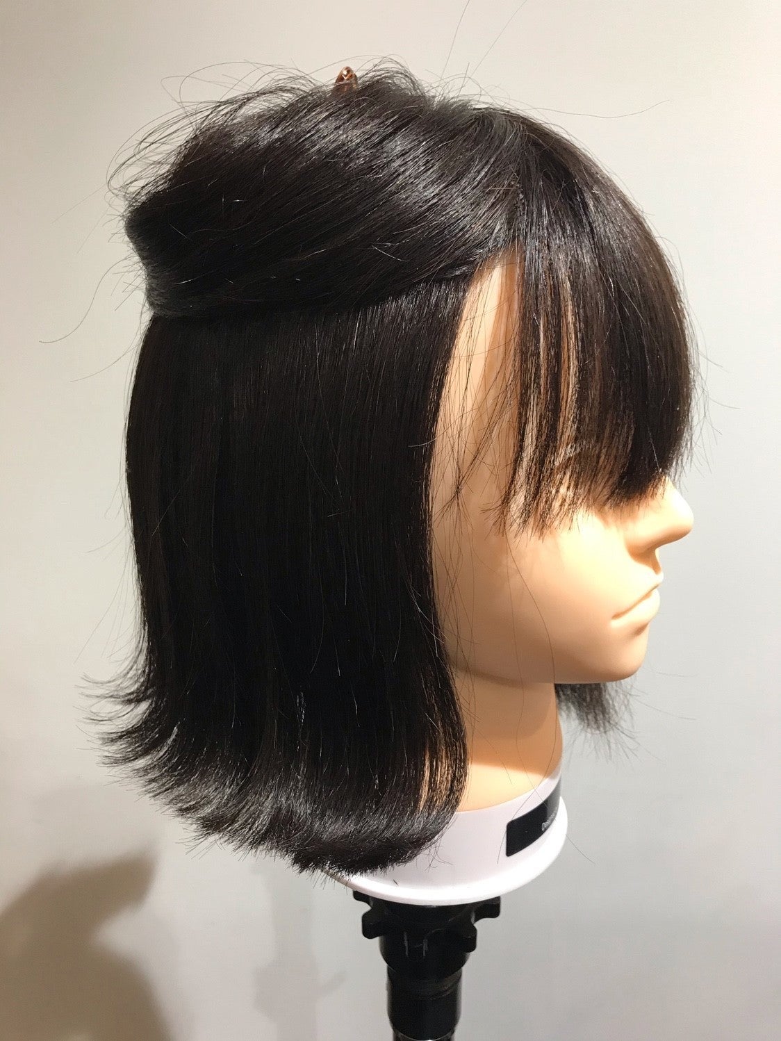 ショートボブ 伸びかけボブもお洒落にキマる 3ステップで簡単 すぐできる巻き髪アレンジ モデルプレス ショートボブ 伸びかけボブもお洒落にキマる 3ステップで簡単 すぐできる巻き髪アレンジ モデルプレス