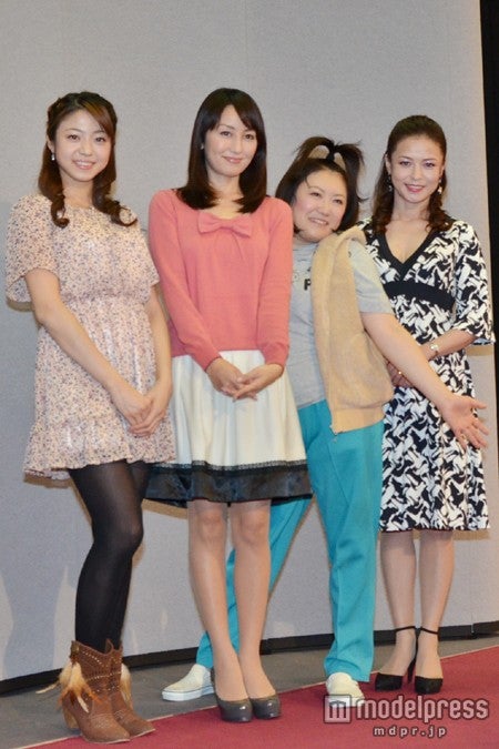 左から：中村静香、矢田亜希子、黒沢かずこ、横山めぐみ