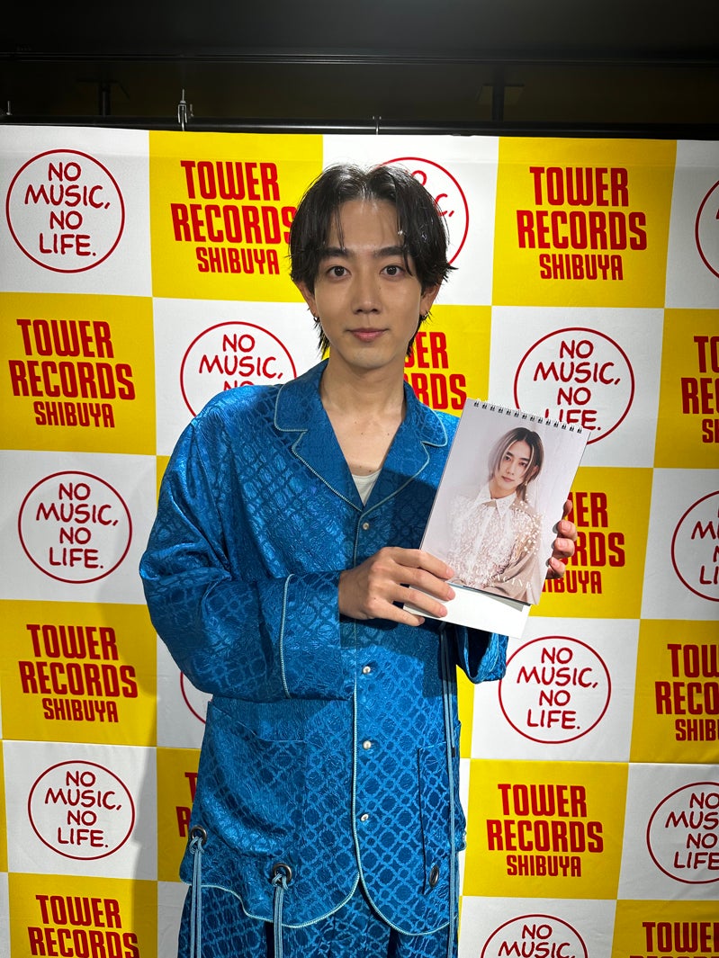 駒木根葵汰、“敢えて残したかった”髪色でカレンダー撮影 2025年