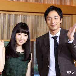 神田沙也加が初MC 「天才的でした」と共演者絶賛（左から）神田沙也加、チュートリアル徳井義実【モデルプレス】