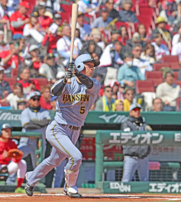 阪神 近本光司が先頭打者アーチ！2球目の内角高め直球を右翼ポール際へ 敵地がどよめく OP戦で好調を維持