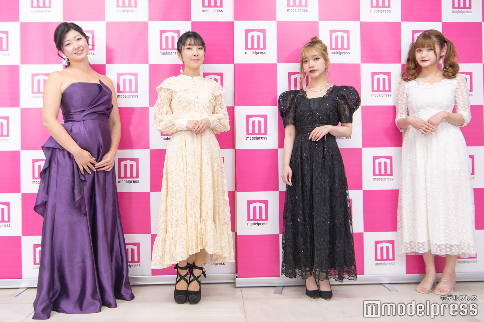 温泉モデルしずかちゃん、服部彩香さん、RUIさん、渡邉歩咲さん （C）モデルプレス