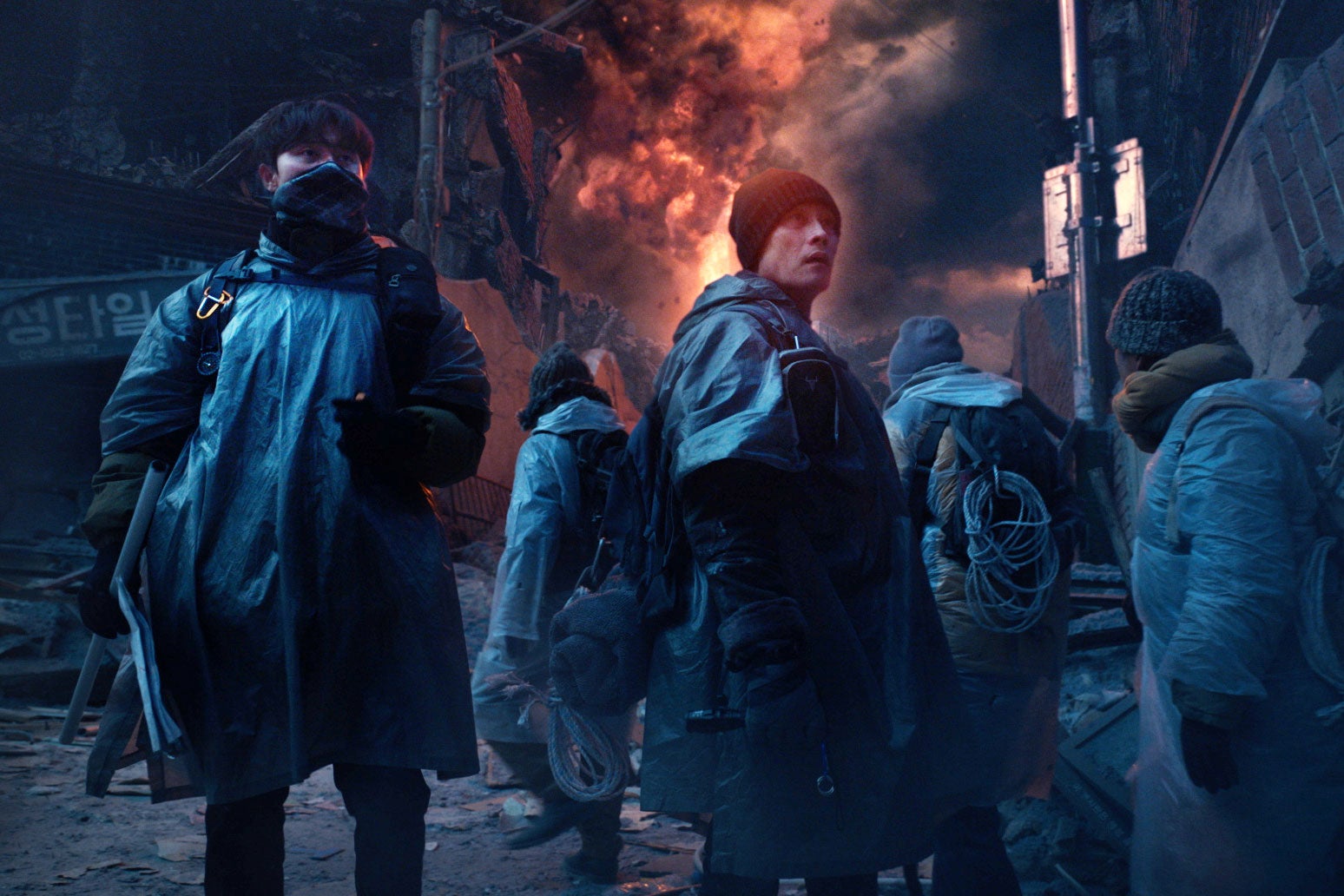 パク・ソジュン、イ・ビョンホン「コンクリート・ユートピア」（C）2023 LOTTE ENTERTAINMENT & CLIMAX STUDIO, INC. ALL RIGHTS RESERVED.