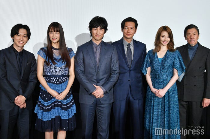 (左から)吉沢亮、山本美月、ディーン・フジオカ、井浦新、香里奈、奥田瑛二(C)モデルプレス