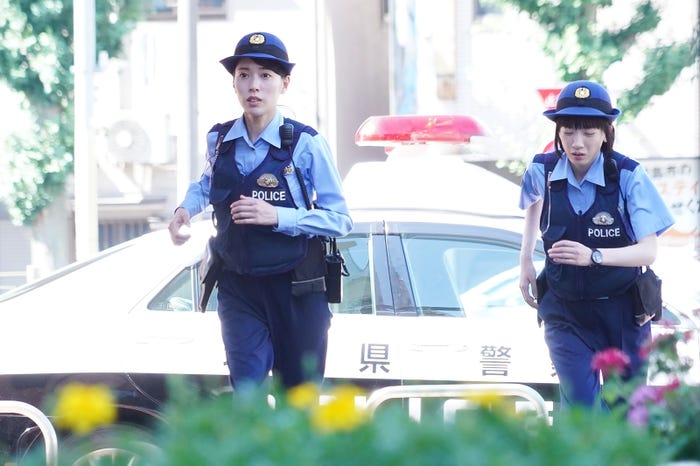 戸田恵梨香、永野芽郁 「ハコヅメ~たたかう!交番女子~」第5話より(C)日本テレビ