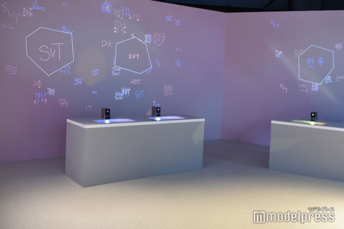 SEVENTEEN「Digital Message Board」記者が書いた文字が映し出されました(C)モデルプレス