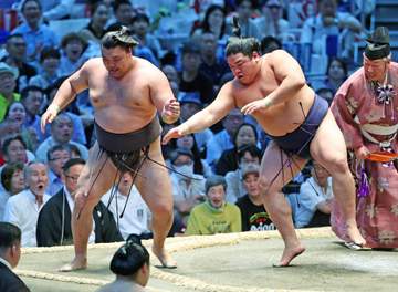 綱とりの大関霧島が初黒星 平戸海に苦杯 三役以上の全勝力士は消滅 若ノ勝と獅司が無傷5連勝 注目対決は大関復帰狙う安青錦がカド番琴桜破り1敗守る