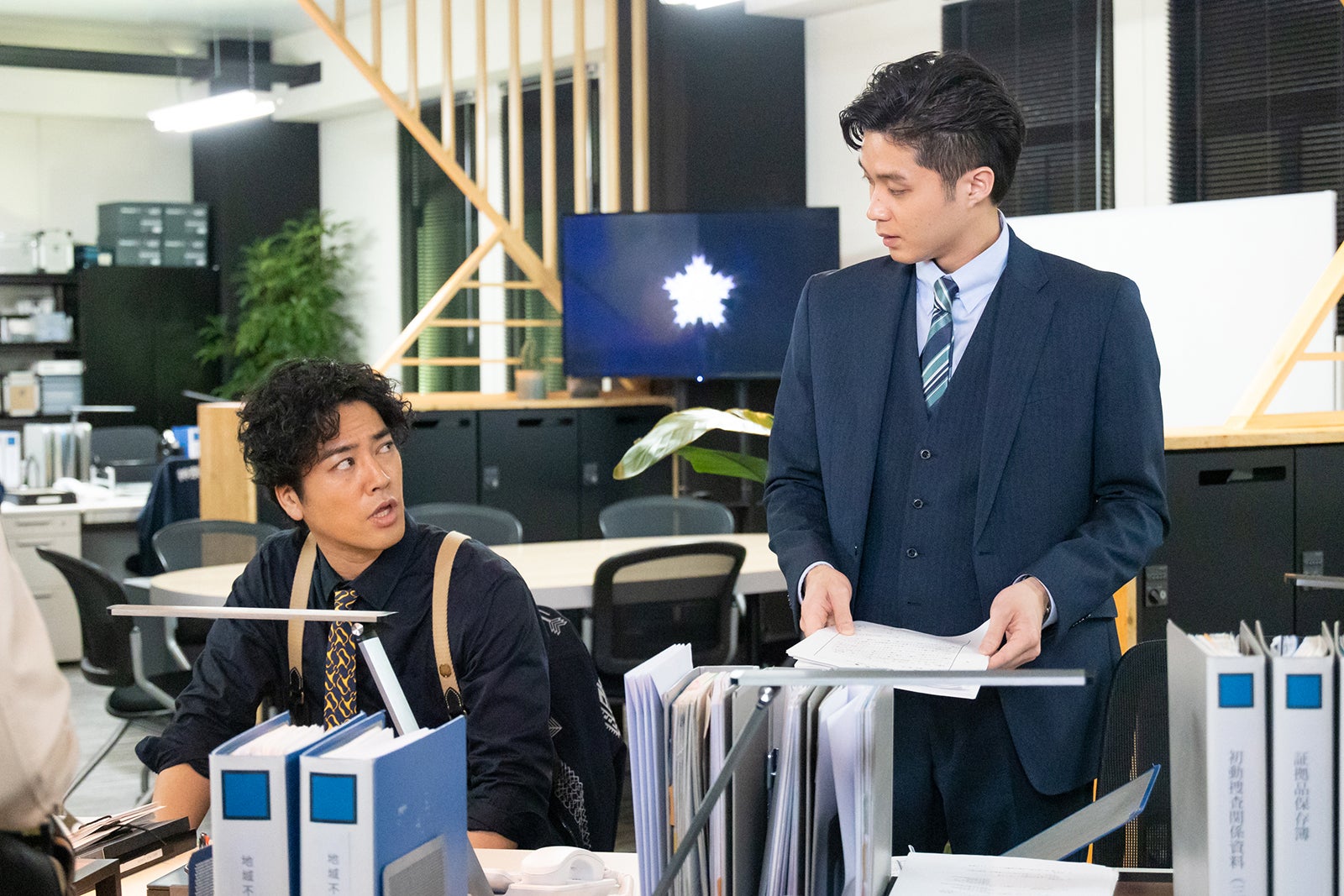 桐谷健太、磯村勇斗「ケイジとケンジ、時々ハンジ。」第3話より（C）テレビ朝日