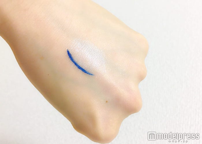 「ウォーターバームアイシャドウ“BL275”」、「ラブライナー カラーコレクション“アクアブルー”」使用/写真:Cecil Inoue(C)モデルプレス