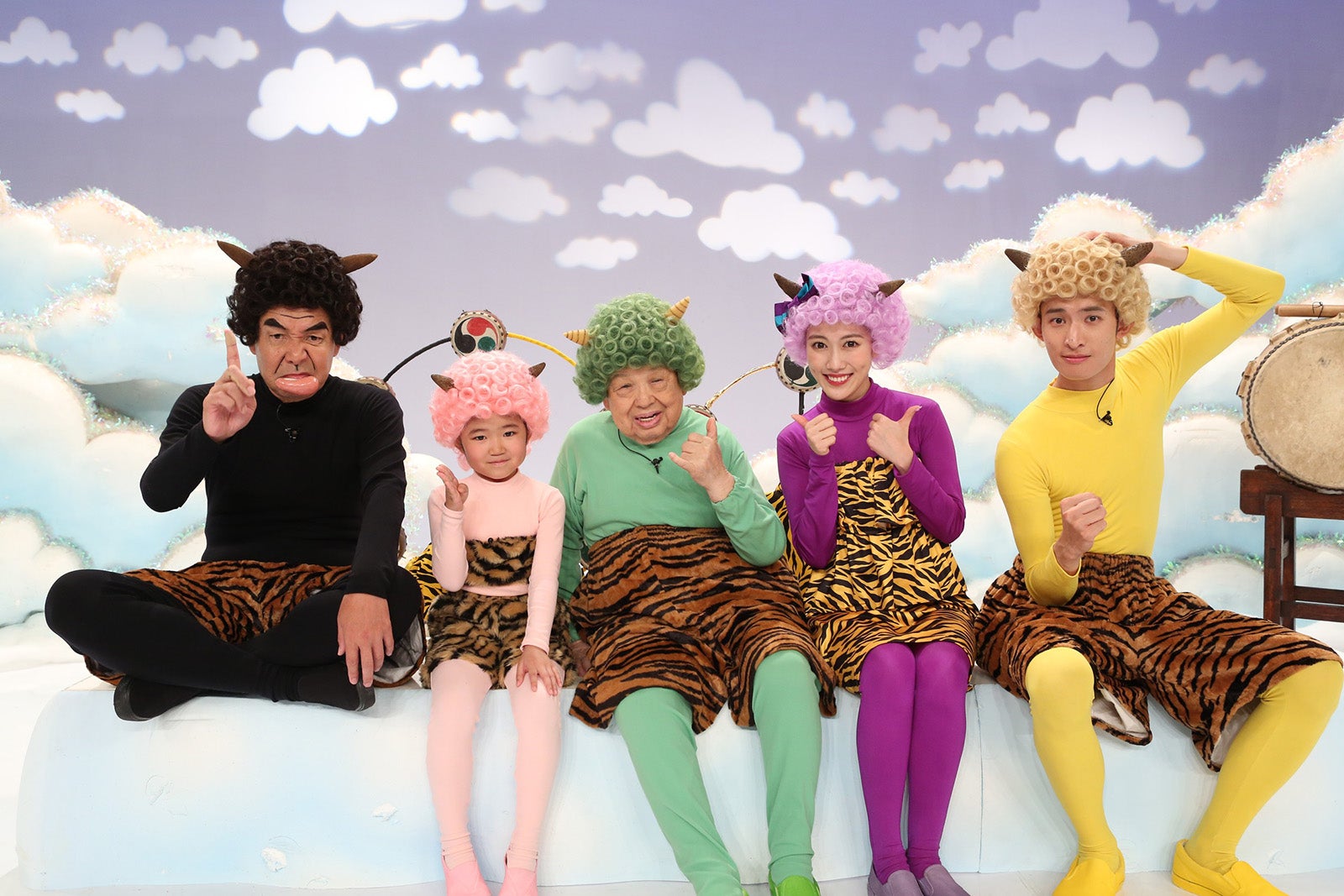 （左から）肥後克広、永尾柚乃、高木ブー、高城れに、向井康二（C）フジテレビ