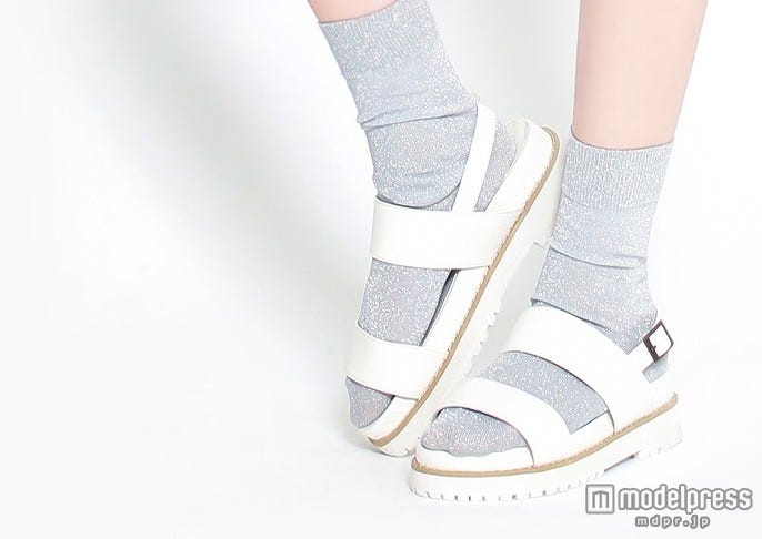 シャークソールスポサン(シルバー)/画像提供:「salus」3,780円(税込)