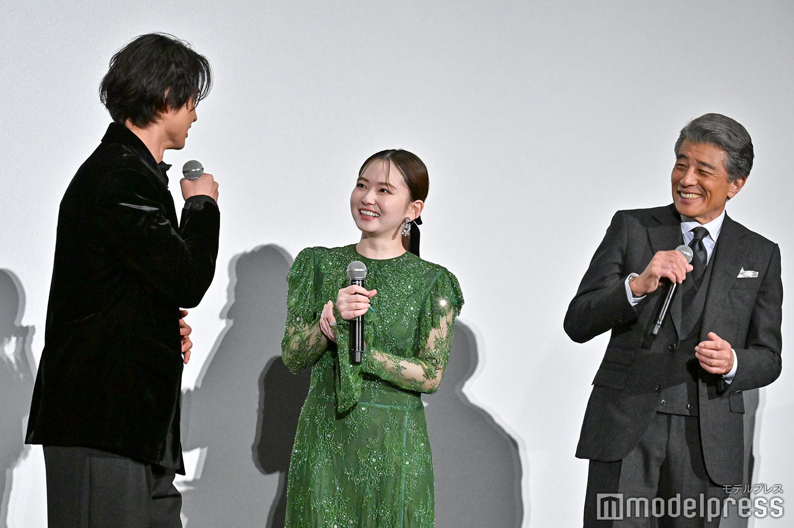 山崎賢人、山田杏奈、舘ひろし（C）モデルプレス
