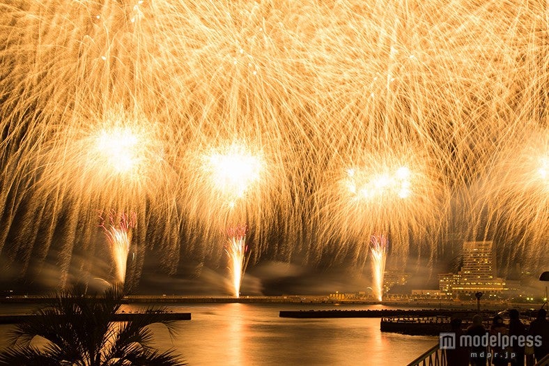 ピース又吉「火花」に描かれた熱海花火大会がスタート