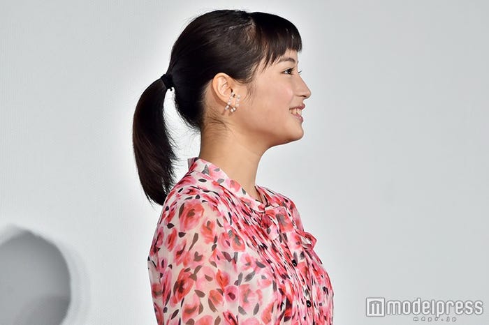 <ファッションチェック>イヤリングもデザイン重視/広瀬すず(C)モデルプレス