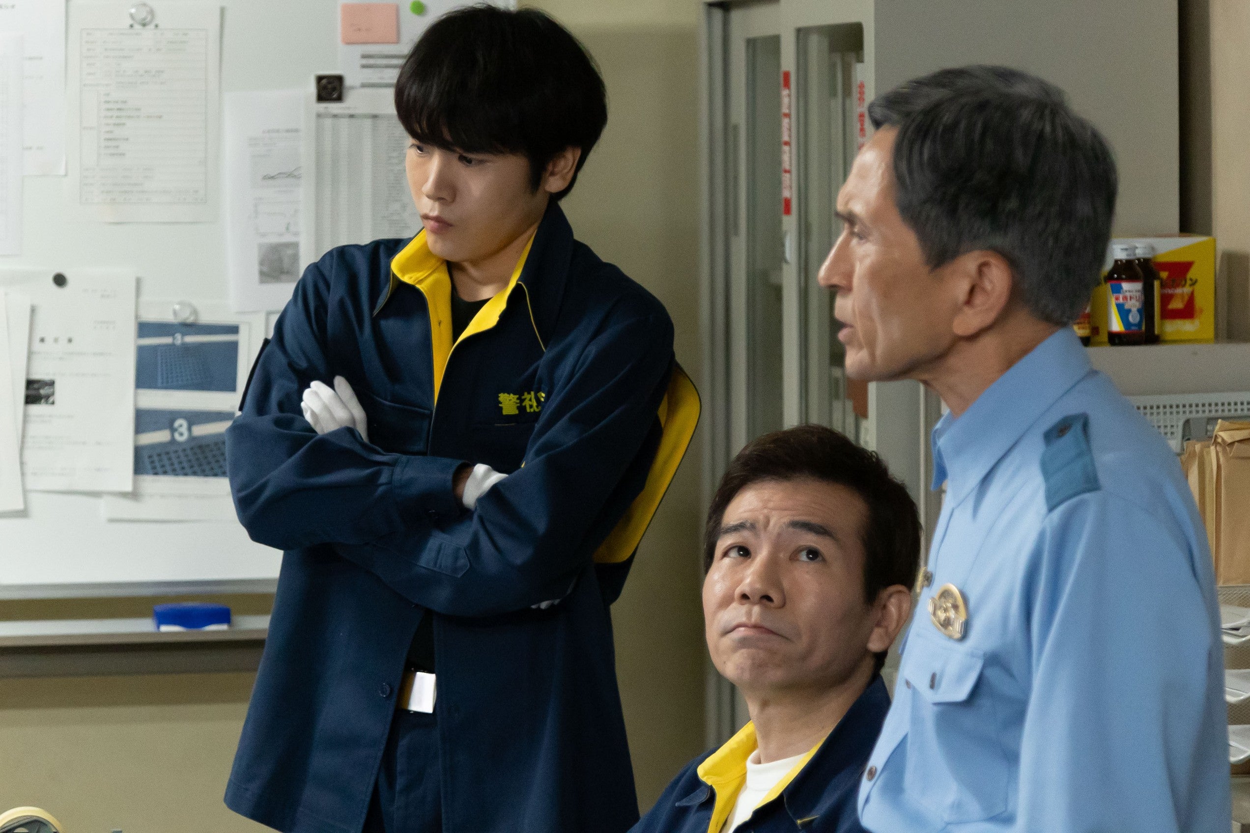 （左から）泉澤祐希、マギー、徳井優「ギークス～警察署の変人たち～」最終話より（C）フジテレビ