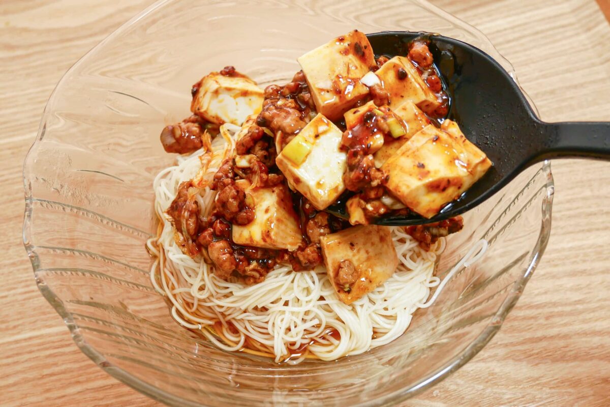 出川哲朗とサンド伊達が絶賛 そうめんに麻婆豆腐のせたら「永遠に食える」