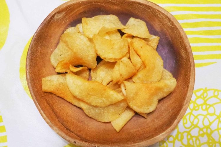 マジスナ　堅あげポテト炭火焼き鶏皮柚子胡椒仕立て