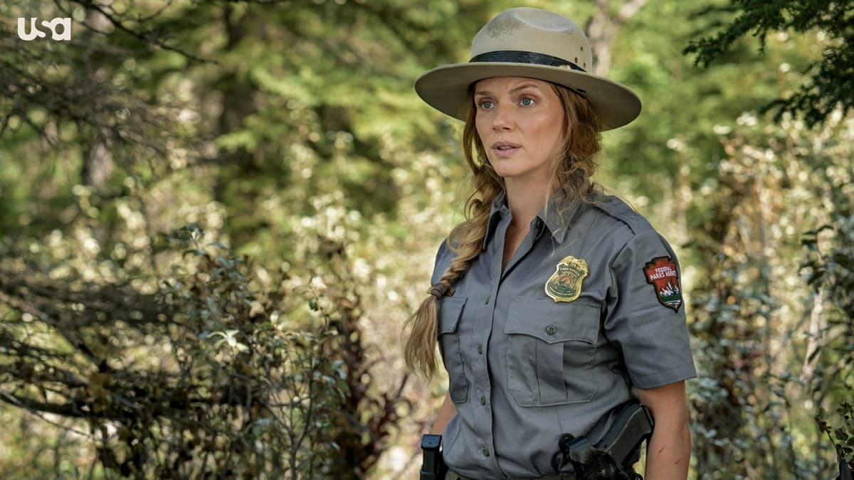 『シカゴ P.D.』トレイシー・スピリダコスが刑事から一転！新作ミステリーで見せる大きな変貌とは？