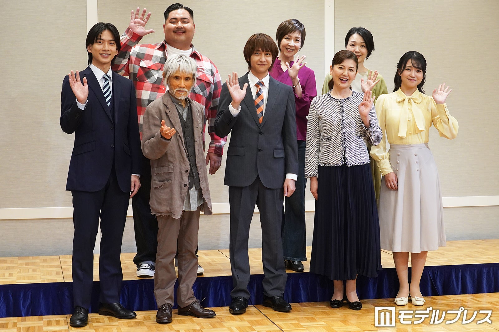（前列左から）吉高志音、片岡鶴太郎、八乙女光、南野陽子、熊谷彩春（後列左から）Bigfumi、冴木杏奈、黒田こらん（C）モデルプレス