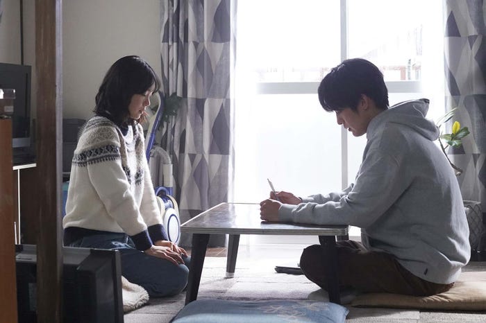 古川琴音、目黒蓮「海のはじまり」第1話より(C)フジテレビ