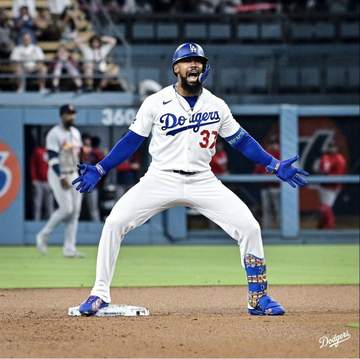 ロバーツ監督「大きな一打が必要だったのは間違いない」 逆転サヨナラ打のテオスカーを称える 代役1番で4安打2得点のエドマンも絶賛