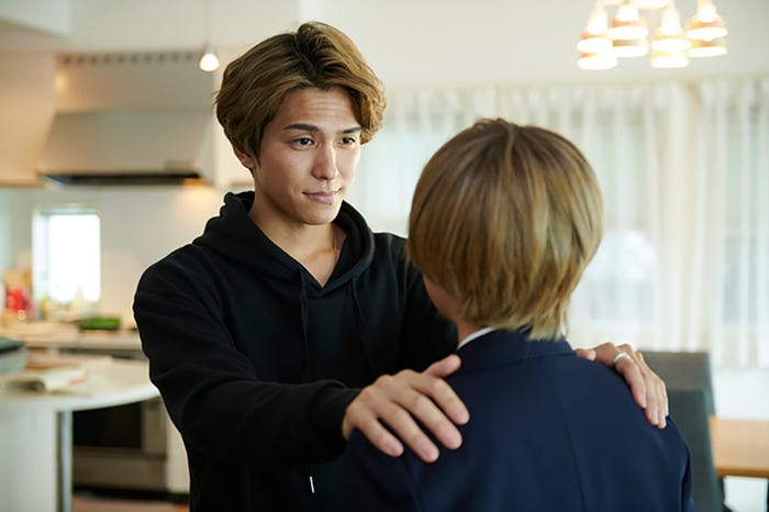 (左から)MASATO、平祐奈 (C)花緒莉/小学館 フジテレビジョン