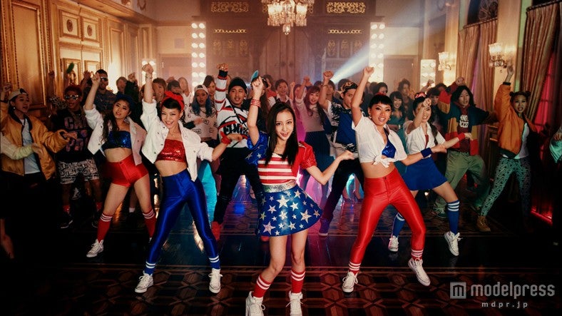 板野友美／「COME PARTY！」より（C）キングレコード