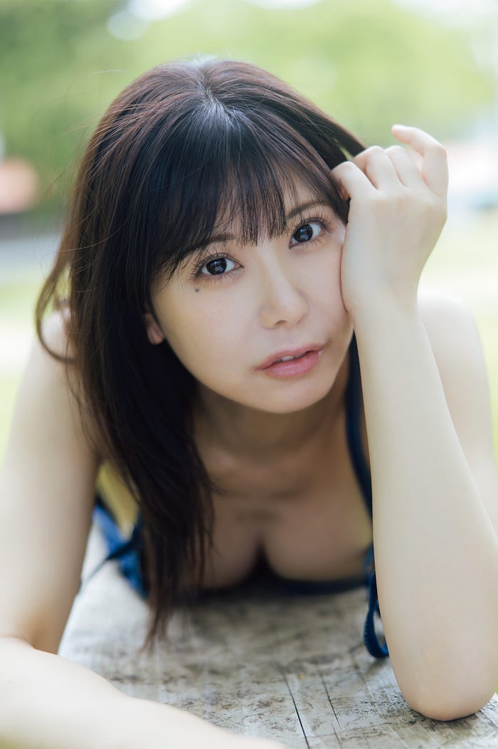 「篠原冴美ファースト写真集 五月雨」/撮影:横山マサト