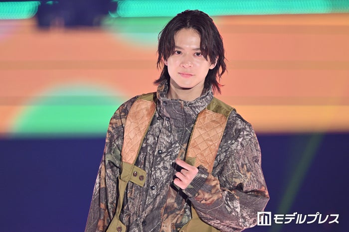 「わた婚」で“結婚生活中”百瀬拓実、ギャップで魅了【GirlsAward 2024 S／S】