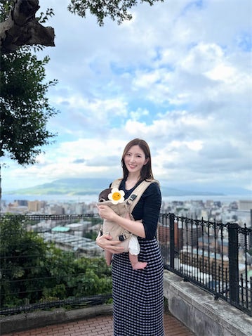 “ミラクル神ボディ”松嶋えいみ、5月誕生の愛娘と鹿児島へ「素敵な写真」「お子さん可愛い」