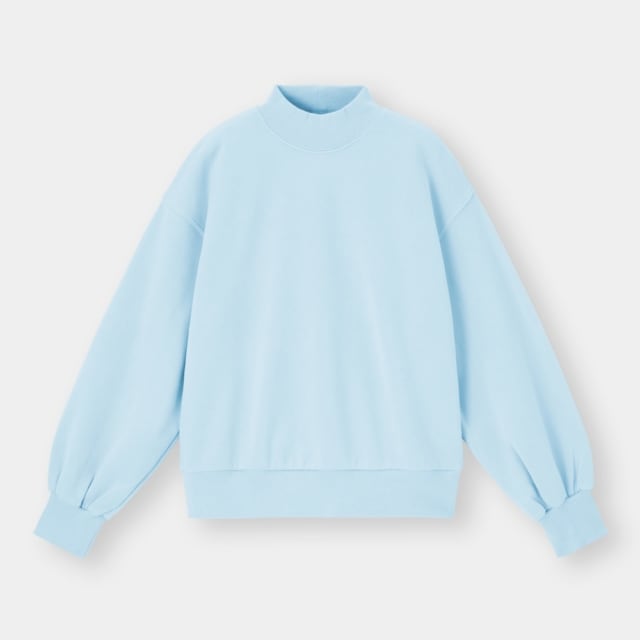 ブルーのモックネックスウェット