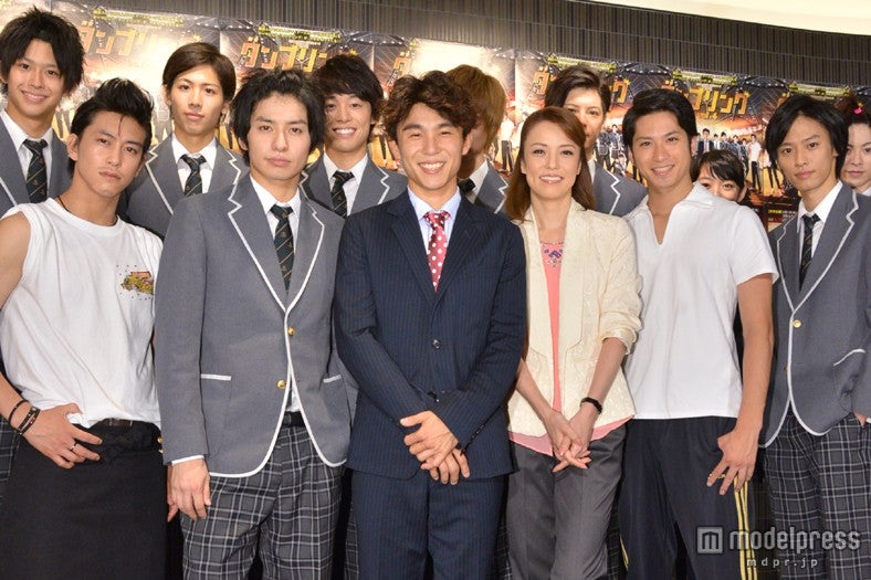 前列右から2番目が滝口幸広さん／2013年8月舞台『タンブリング vol.4』記者発表にて撮影（C）モデルプレス