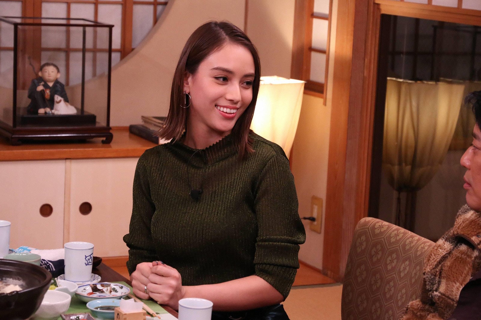 一軒目に登場した滝沢カレン（C）フジテレビ